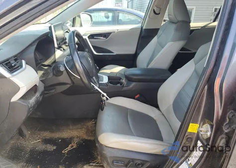 2019 Toyota Rav4 Limited z USA, uszkodzony, nr VIN 2T3DWRFVXKW014400